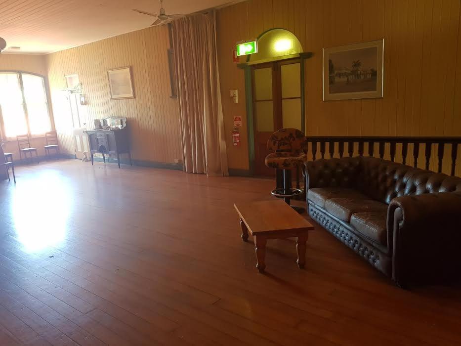 Hotel Kerwick Redbank Exteriör bild